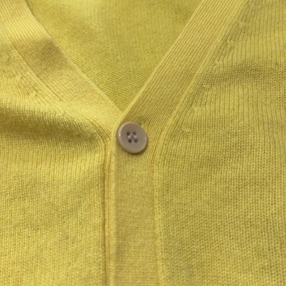 Theory 100% Cashmere Oversized Yellow Fine Knit long sleeve button down - Picture 5 of 8